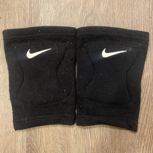 Black Nike volleyball knee pads good condition worn only once.